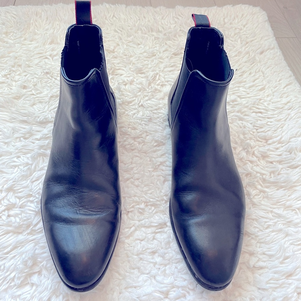 4 men’s shoes (sneakers, boots, dress shoes , etc)